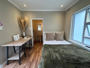 Camellia Cottage - Courtyard Room